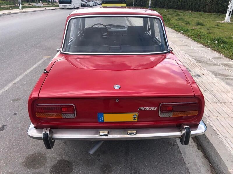 Gebraucht Alfa Romeo 2000 131 PS (96 kW) 1973 Rot Limousine