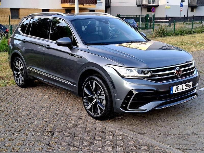 Grau Gebraucht 2024 VW Tiguan Allspace R-line SUV | 38.800 € (Superpreis) - Bild 1/4