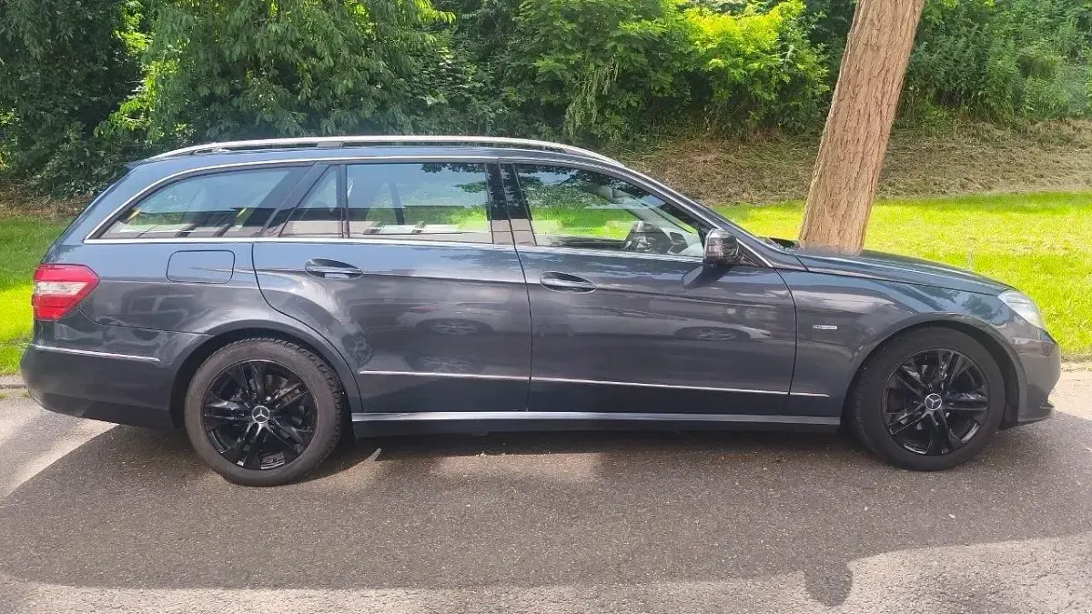 Gebraucht Mercedes E200 184 PS (135 kW) 2012 Grau Limousine