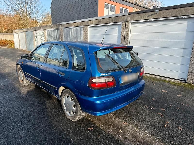 Blau Gebraucht 1999 Nissan Almera Kombi | 1.950 € - Bild 1/4