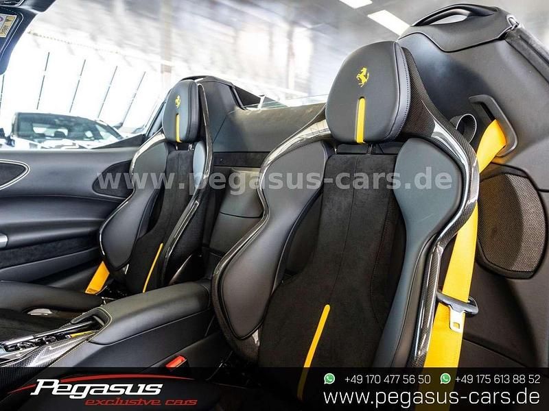 Gebraucht Ferrari SF90 1001 PS (736 kW) 2024 Grau Cabrio