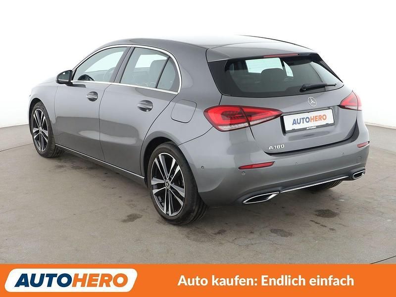 Gebraucht Mercedes A180 Progressive 136 PS (100 kW) 2019 Grau Limousine