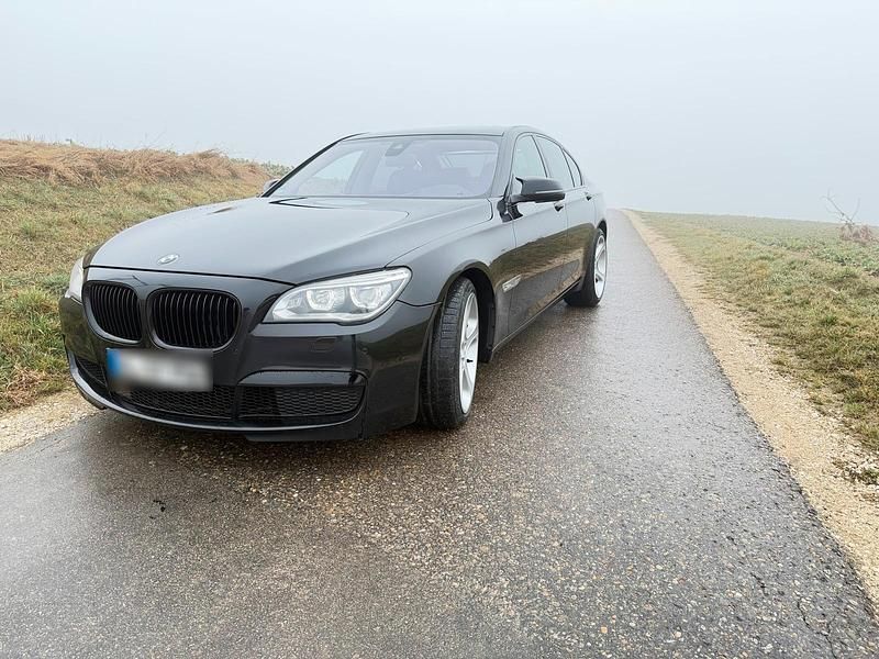 Second-hand BMW 750 450 CP (330 kW) 2013 Negru Berlinǎ