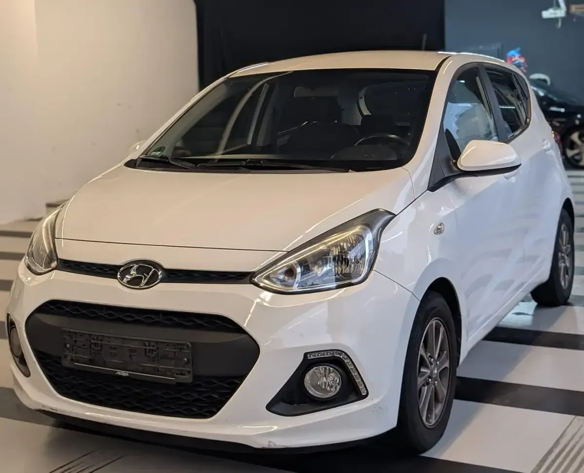 Gebraucht Hyundai i10 67 PS (49 kW) 2014 Weiß Kleinwagen