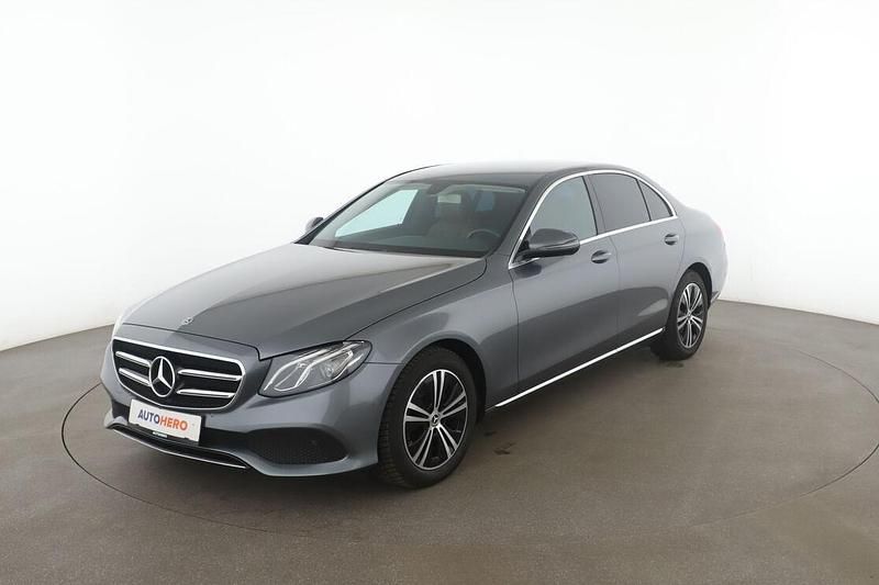 Grau Gebraucht 2019 Mercedes E200 Avantgarde Limousine | 27.120 € (Fairer Preis) - Bild 1/3