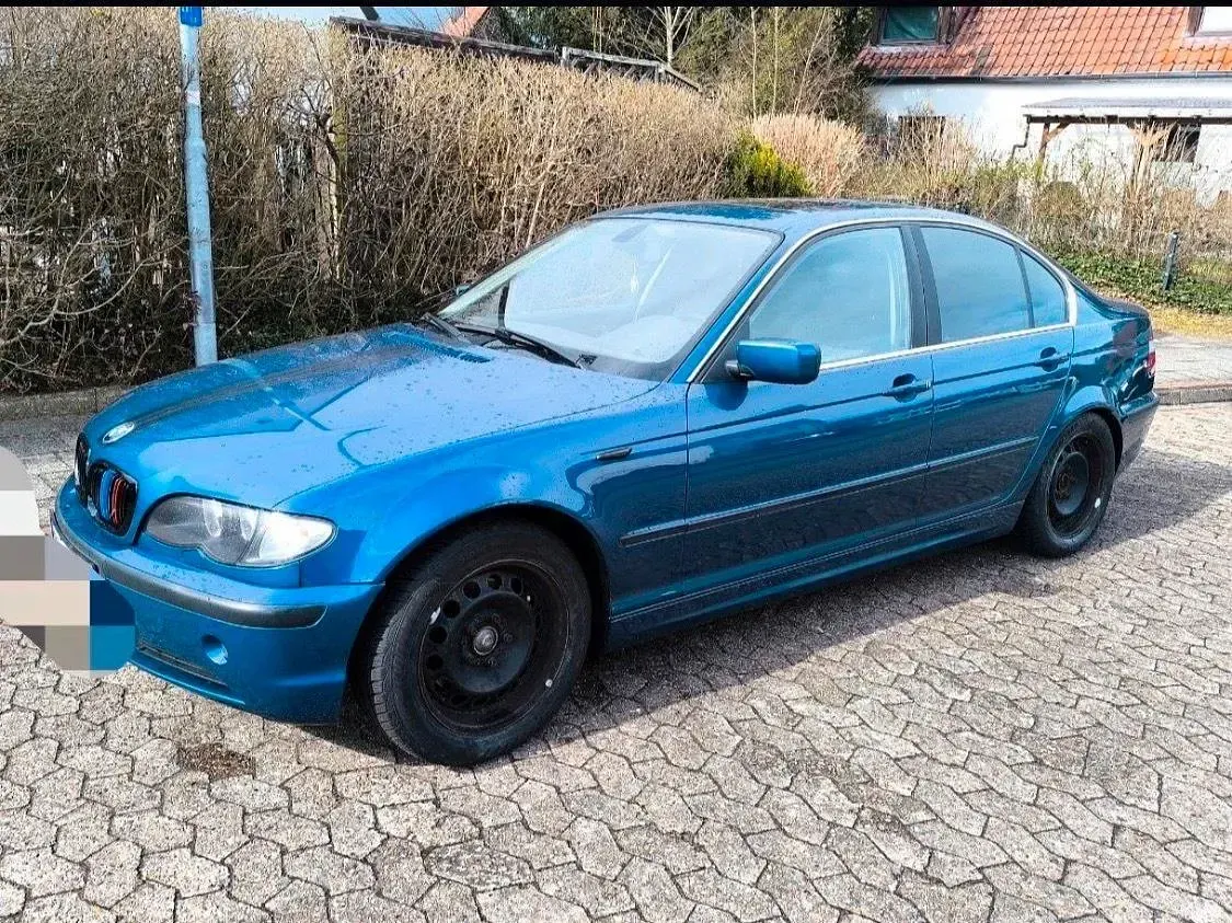 Używany BMW 325 Basis 192 KM (141 kW) 2002 Niebieski Sedan/Limuzyna