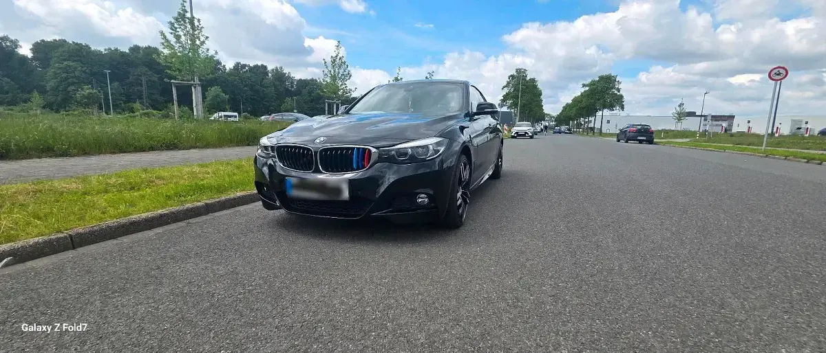 Gebraucht BMW 330 Sport Line 252 PS (185 kW) 2018 Schwarz Limousine