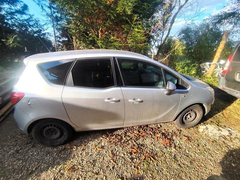 Silber Gebraucht 2012 Opel Meriva Van / Kleinbus | 3.499 € (Fairer Preis) - Bild 1/4