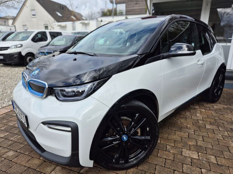 Weiß Gebraucht 2022 BMW i3 Performance Kleinwagen | 21.990 € (Teuer) - Bild 1/4