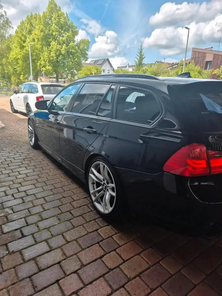 Gebraucht BMW 330 Comfort Edition 340 PS (250 kW) 2011 Schwarz Kombi