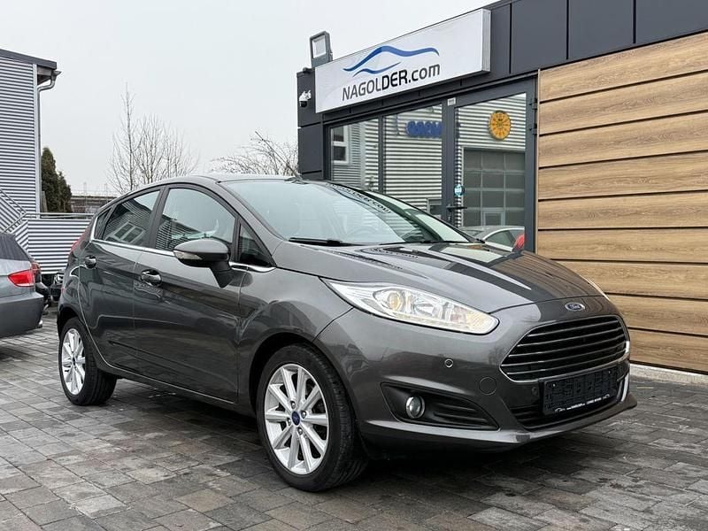 Gebraucht Ford Fiesta Titanium 101 PS (74 kW) 2016 Grau Limousine