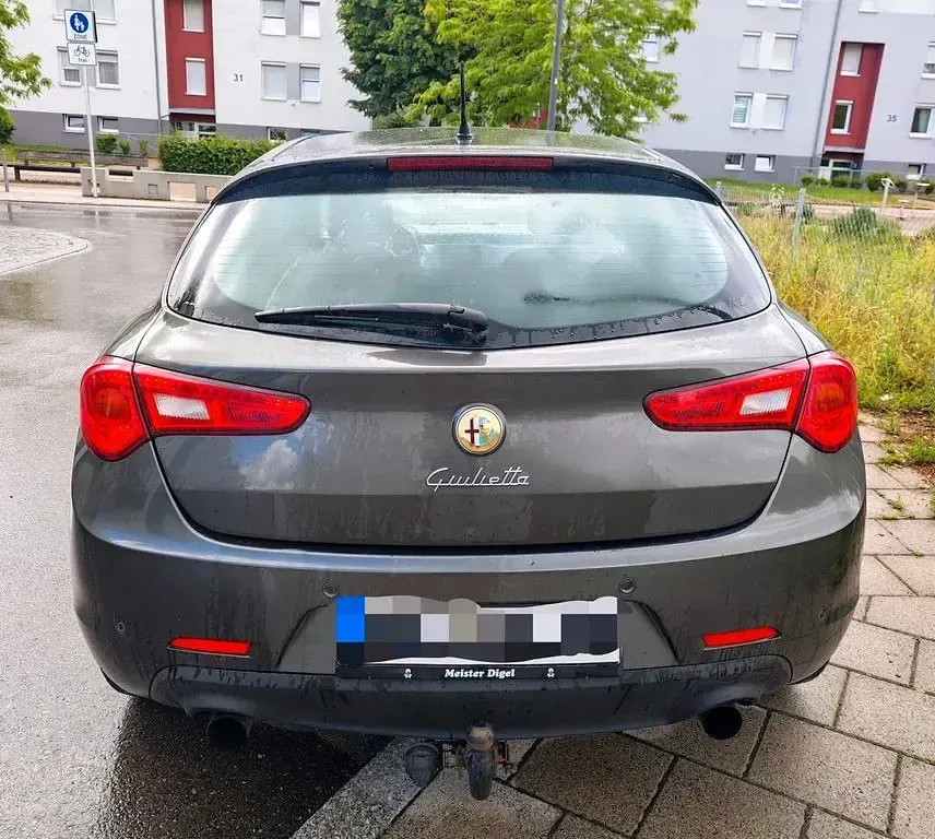 Gebraucht Alfa Romeo Giulietta Turismo 140 PS (102 kW) 2012 Grau Kleinwagen