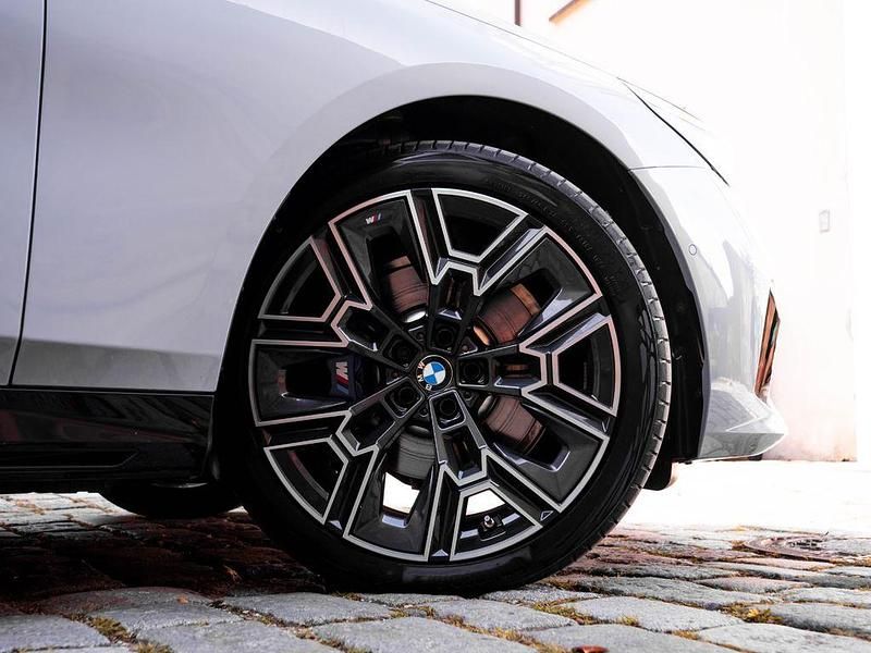 Gebraucht BMW 520 Performance 197 PS (144 kW) 2025 Grau Limousine