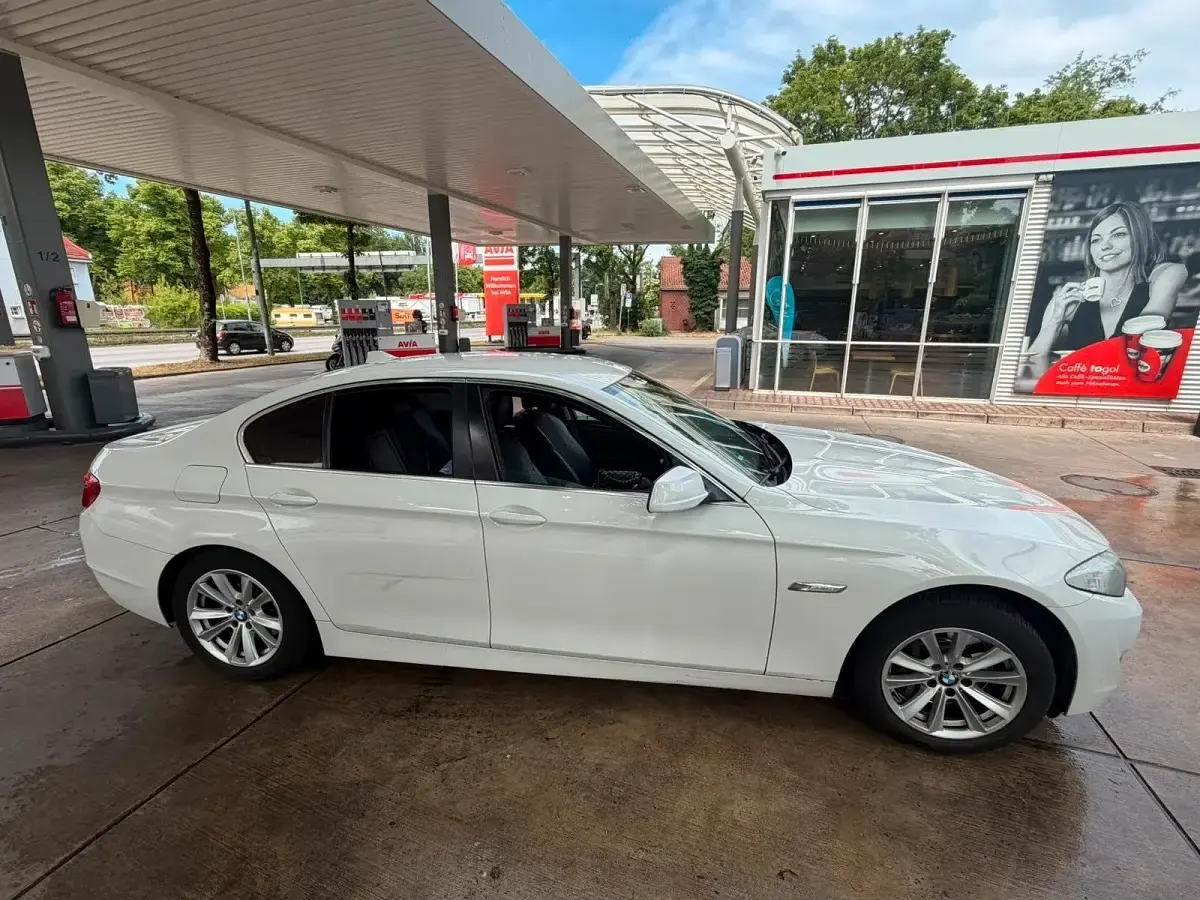 Gebraucht BMW 525 204 PS (150 kW) 2011 Weiß Limousine