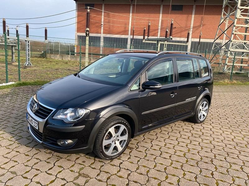 Gebraucht VW Touran Cross 105 PS (77 kW) 2010 Schwarz Van / Kleinbus