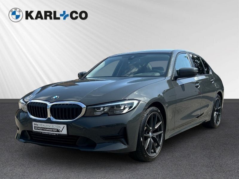 Grau Gebraucht 2022 BMW 320 Sport Line Limousine | 32.998 € (Fairer Preis) - Bild 1/4