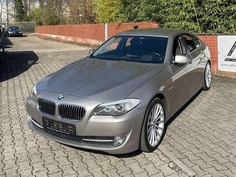 Gebraucht BMW 528 245 PS (180 kW) 2012 Kaschmirsilber metallic Limousine
