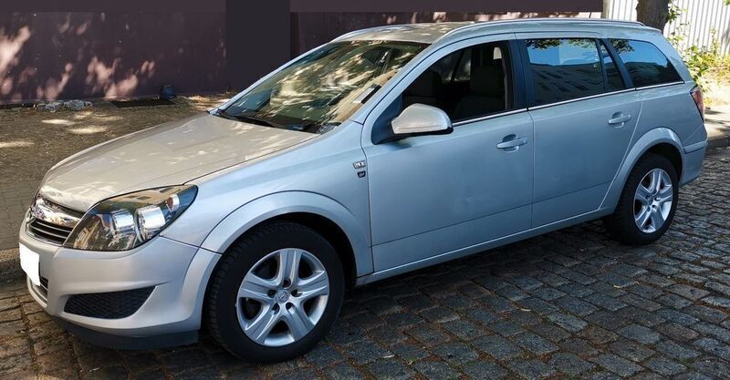 Silber Gebraucht 2010 Opel Astra Limousine | 1.999 € (Superpreis) - Bild 1/4