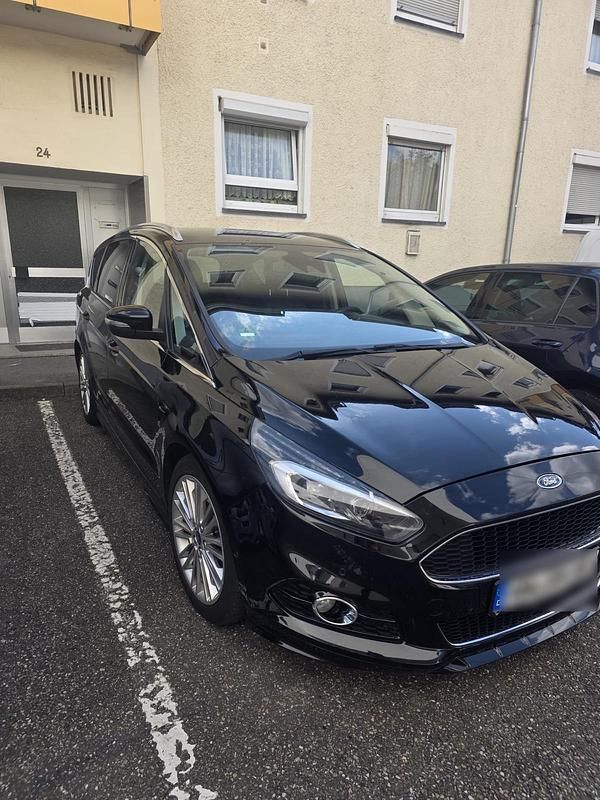 Schwarz Gebraucht 2016 Ford S-MAX S Van / Kleinbus | 15.200 € (Fairer Preis) - Bild 1/4