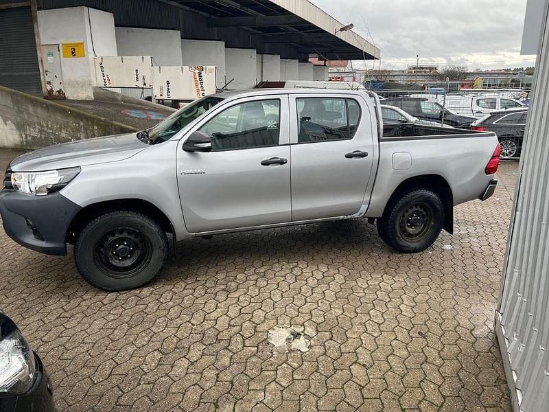 Gebraucht Toyota HiLux 150 PS (110 kW) 2017 Grau Pickup