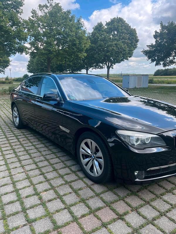 Gebraucht BMW 750L 408 PS (300 kW) 2011 Schwarz Limousine