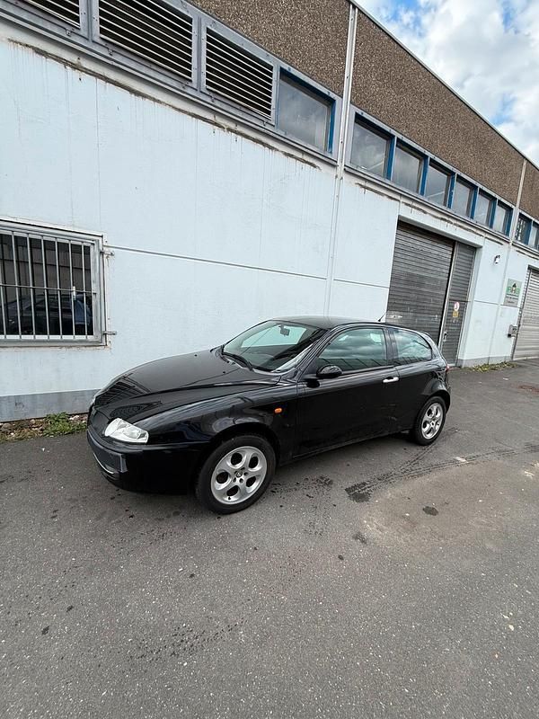 Gebraucht Alfa Romeo 147 105 PS (77 kW) 2001 Schwarz Kleinwagen