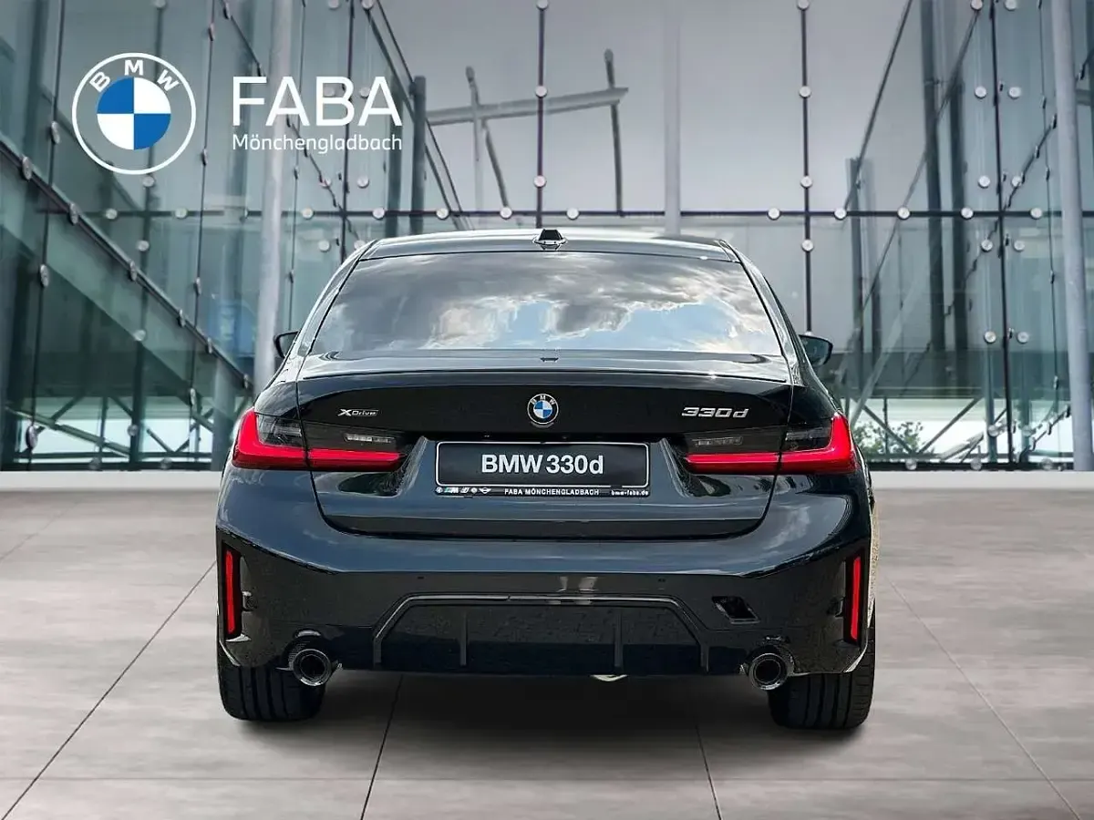 Gebraucht BMW 330 M Sport 286 PS (210 kW) 2025 Schwarz Limousine