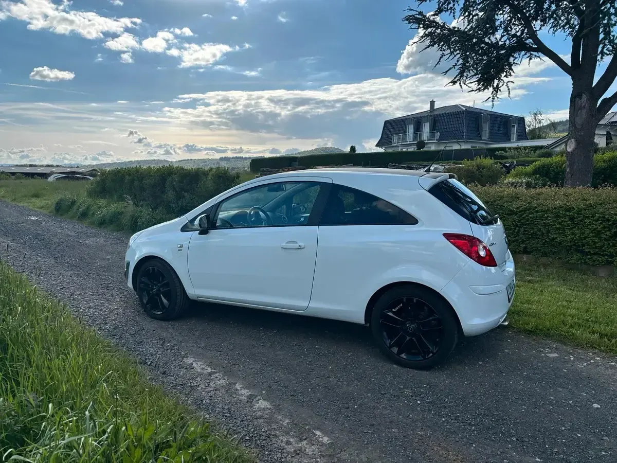 Gebraucht Opel Corsa Energy 70 PS (51 kW) 2015 Weiß Kleinwagen
