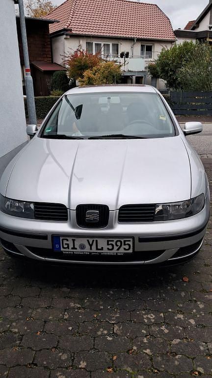 Silber Gebraucht 2001 Seat Leon Stella Limousine | 1.650 € (Fairer Preis) - Bild 1/4