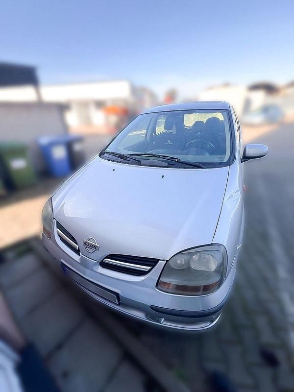 Silber Gebraucht 2001 Nissan Almera Tino Van / Kleinbus | 1.800 € (Fairer Preis) - Bild 1/4