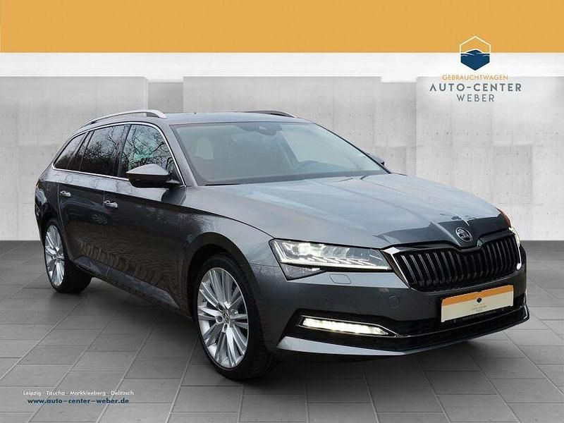 Graphitegrau metallic Gebraucht 2022 Skoda Superb Style Kombi | 35.890 € (Etwas zu teuer) - Bild 1/4