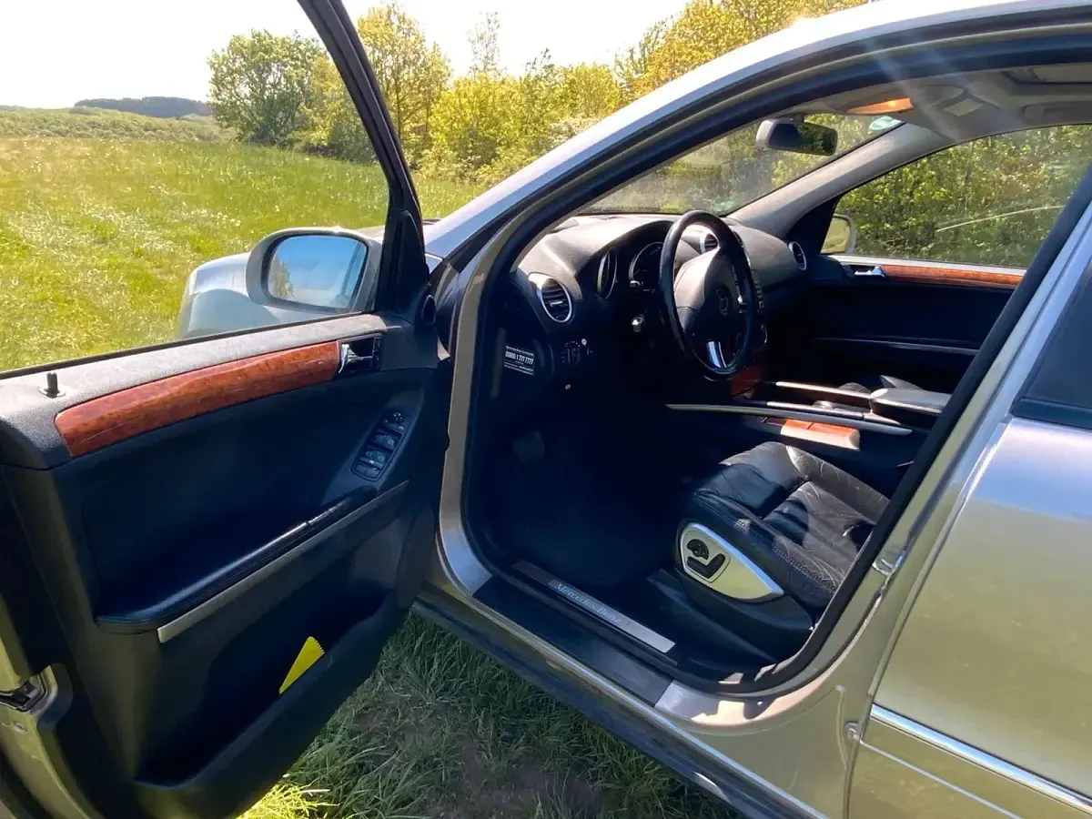 Używany Mercedes ML500 306 KM (225 kW) 2006 Srebrny SUV