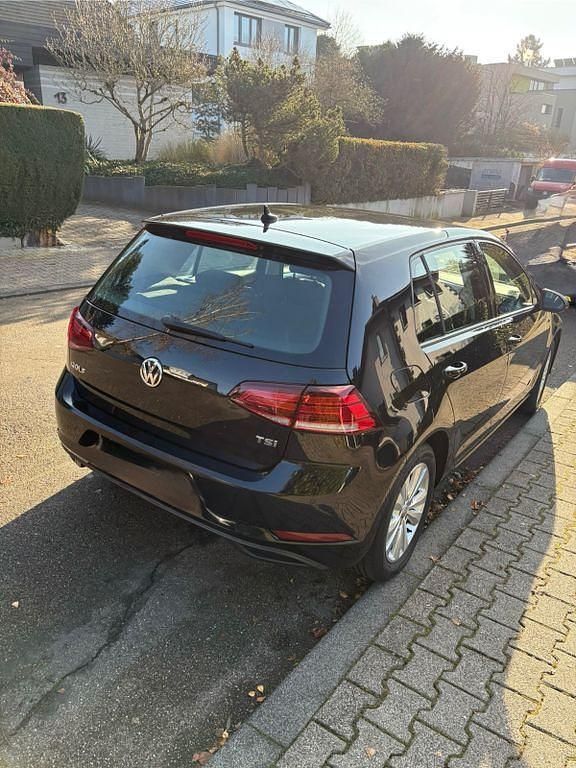 Second-hand VW Golf VII Trendline 110 CP (80 kW) 2017 Negru Berlinǎ