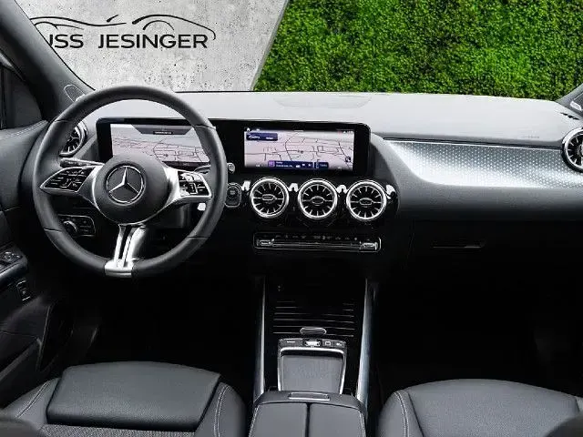 Gebraucht Mercedes EQA300 Progressive 167 kW (228 PS) 2025 Polarweiß SUV