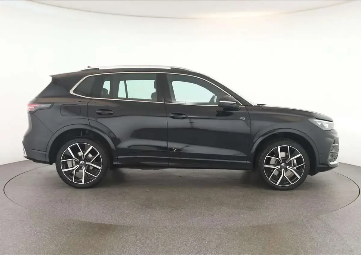 Gebraucht VW Tiguan R-line 193 PS (141 kW) 2024 Deep black perleffekt SUV