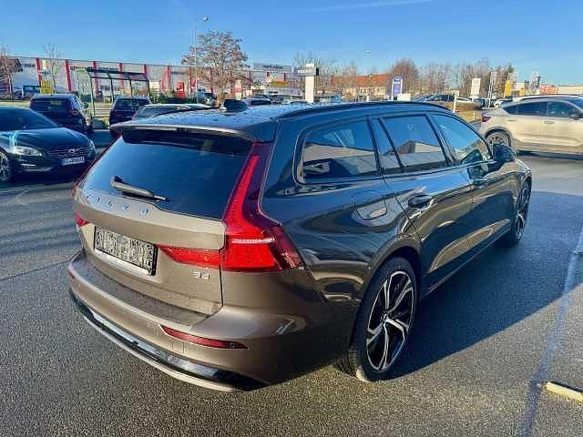 Gebraucht Volvo V60 145 PS (106 kW) 2025 Kombi
