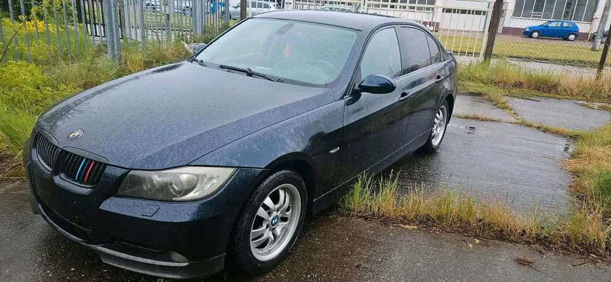Używany BMW 320 150 KM (110 kW) 2004 Niebieski Sedan/Limuzyna