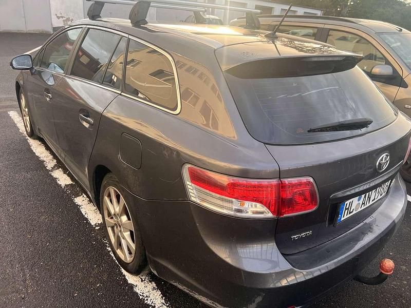 Gebraucht Toyota Avensis Executive 126 PS (92 kW) 2012 Kombi
