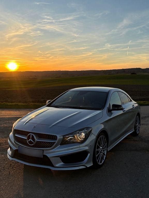 Silber Gebraucht 2013 Mercedes CLA200 AMG line Limousine | 18.000 € (Etwas zu teuer) - Bild 1/4