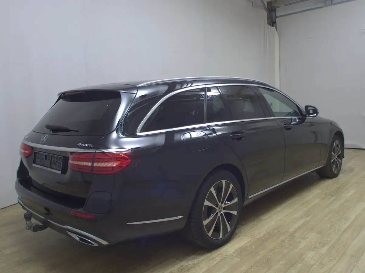 Used Mercedes E300 Exclusive 306 HP (225 kW) 2022 Black Estate