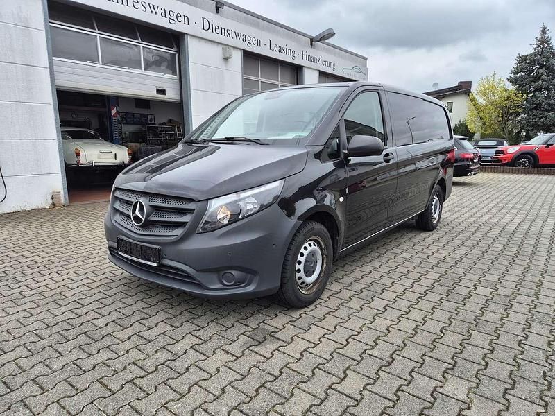 Gebraucht Mercedes Vito 163 PS (119 kW) 2018 Obsidianschwarz Van