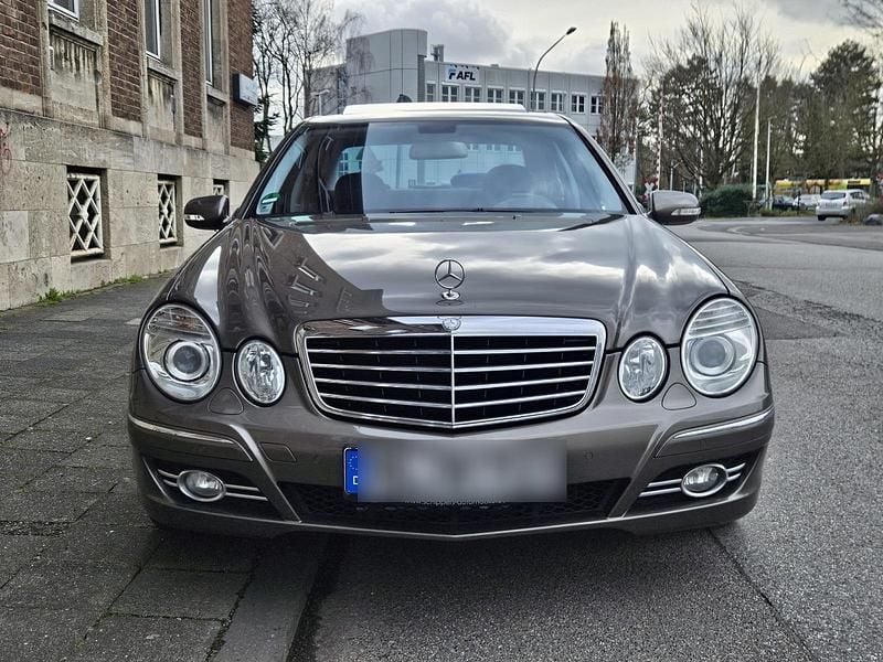 Grau Gebraucht 2006 Mercedes E280 Avantgarde Limousine | 4.990 € (Guter Preis) - Bild 1/4