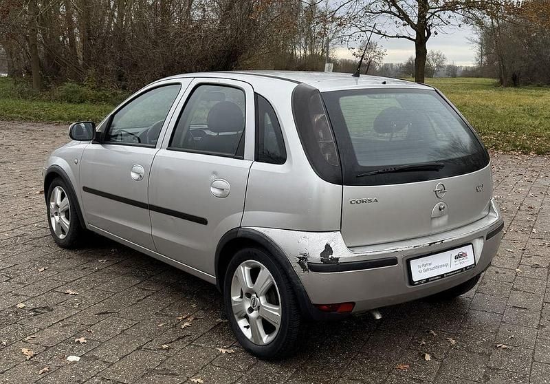 Usata Opel Corsa 60 CV (44 kW) 2004 Argento Utilitaria