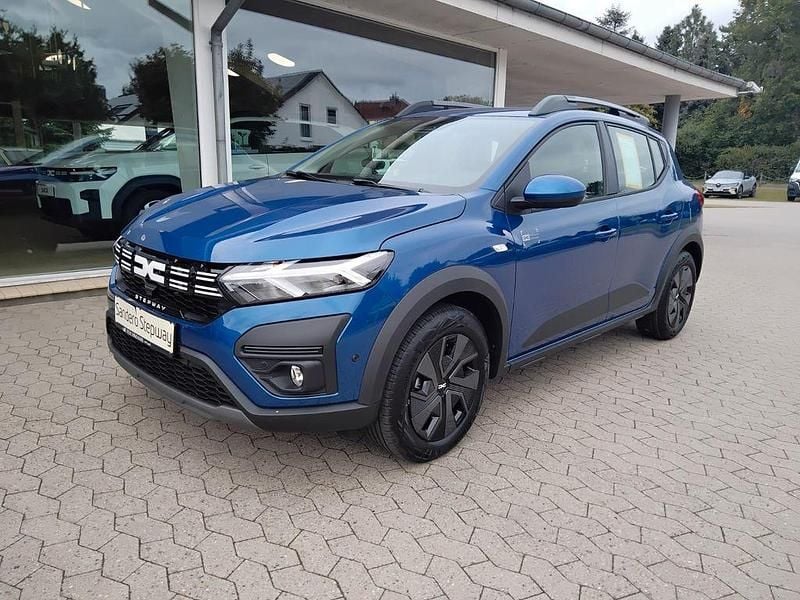 Blau Gebraucht 2025 Dacia Sandero Expression Kleinwagen | 19.479 € (Etwas zu teuer) - Bild 1/4