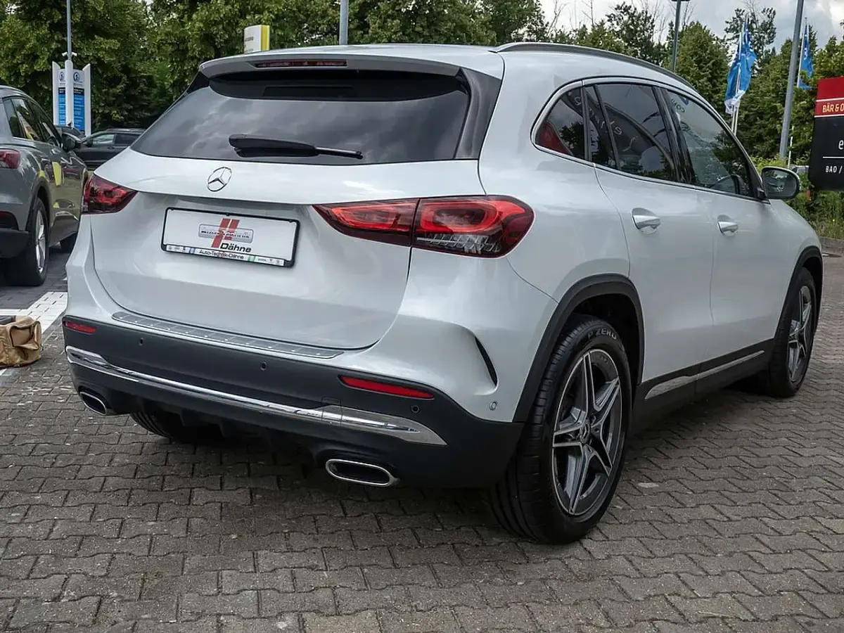 Gebraucht Mercedes GLA250 AMG line 224 PS (164 kW) 2020 Weiß SUV
