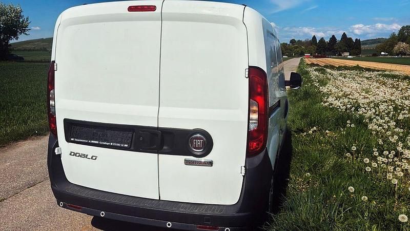 Second-hand Fiat Doblò Basis 80 CP (58 kW) 2018 Alb Monovolum