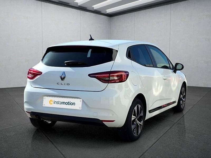 Second-hand Renault Clio V Evolution 67 CP (49 kW) 2023 Alb Hatchback