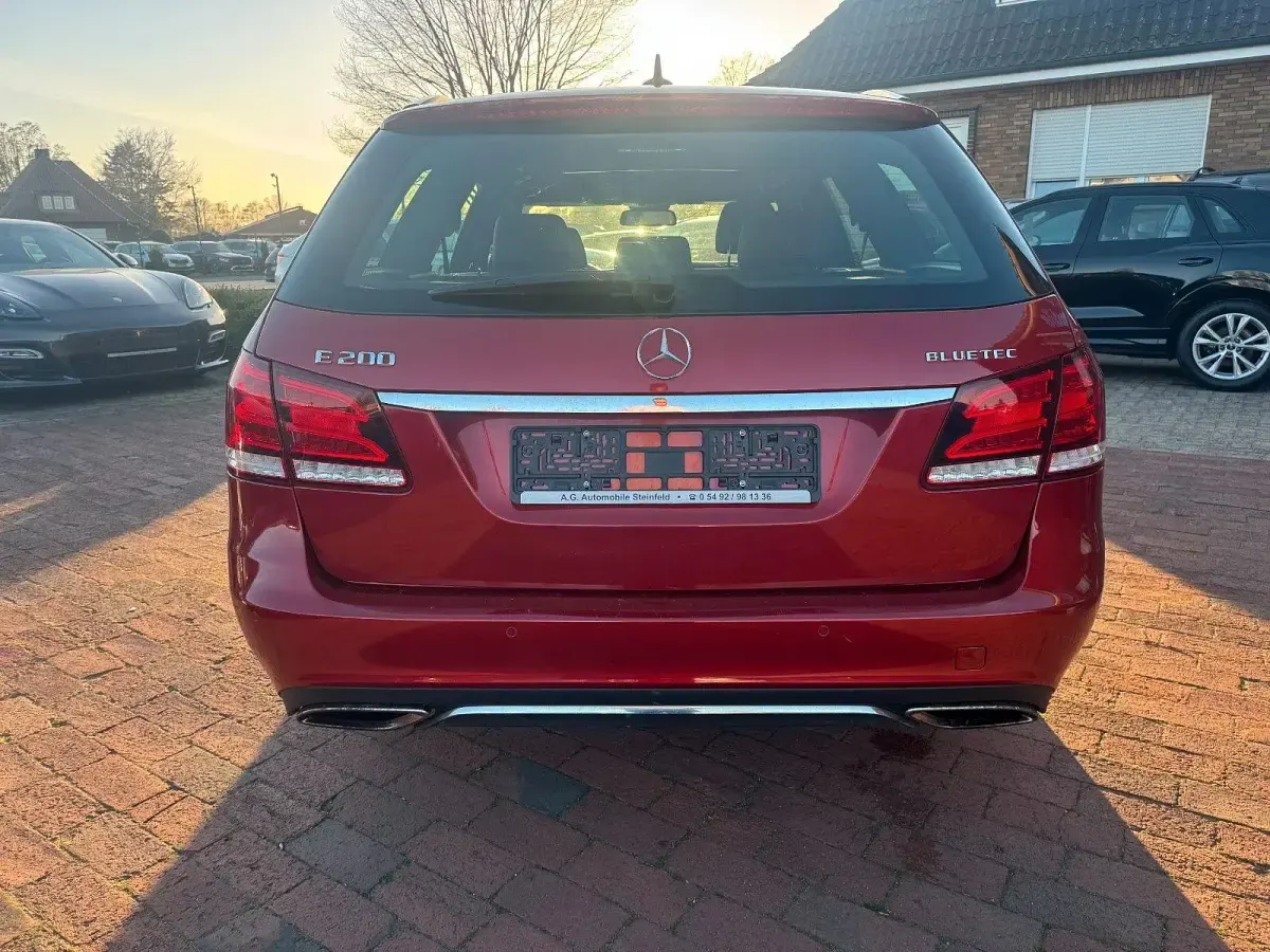 Gebraucht Mercedes E200 136 PS (100 kW) 2016 Rot Kombi
