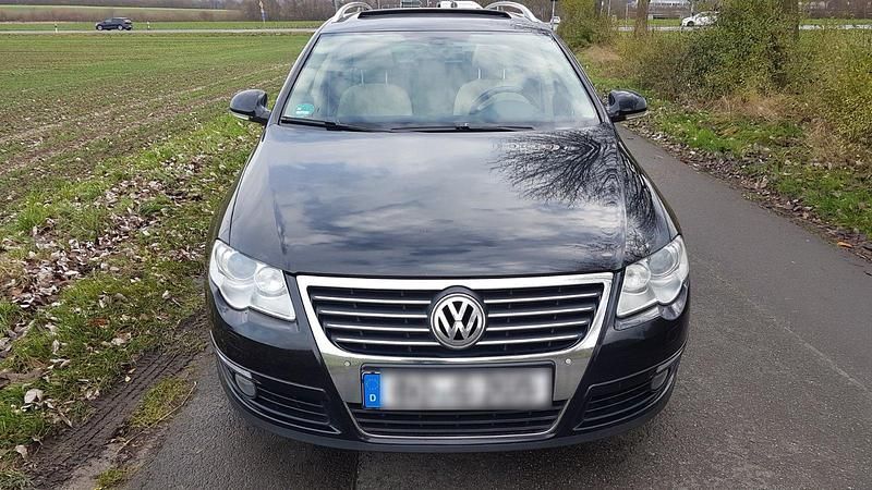 Schwarz Gebraucht 2009 VW Passat Highline Kombi | 2.650 € (Fairer Preis) - Bild 1/4