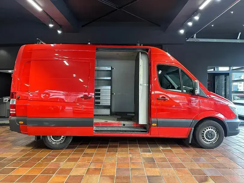 Używany Mercedes Sprinter 163 KM (119 kW) 2018 Czerwony Van